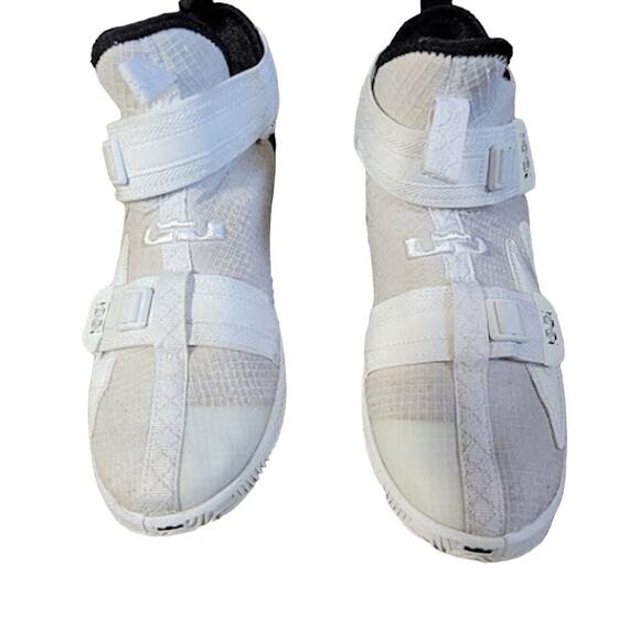 Nike- Lebron Solider Sneakers- Size 6.5Y - Picture 3 of 6